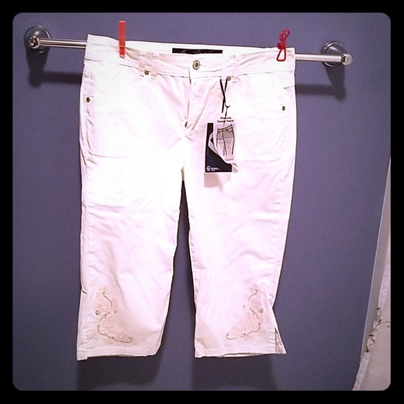 White capris brand-new - Picture 1 of 3